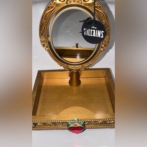 DisneyVillains Evil Queen Magic Mirror Vanity Rare discontinued Collector’s Item